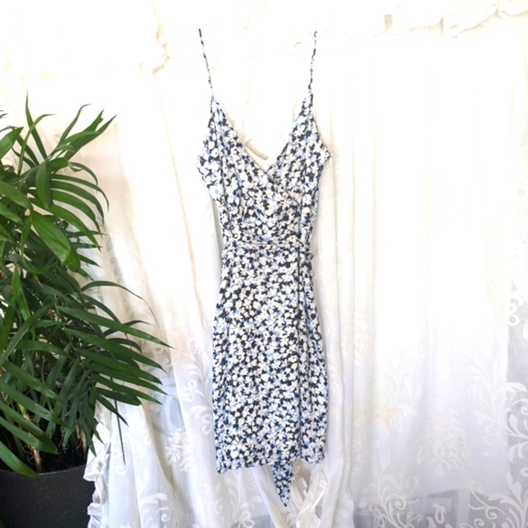 TUSSAH Size 12 Blue & White Floral Halter V-neck Fit & Flare - Picture 2 of 11